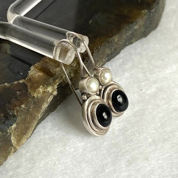 Sterling Silver 925 Dainty Black Onyx White Freshwater Pearl Dangle Earrings - Picture 2 of 16